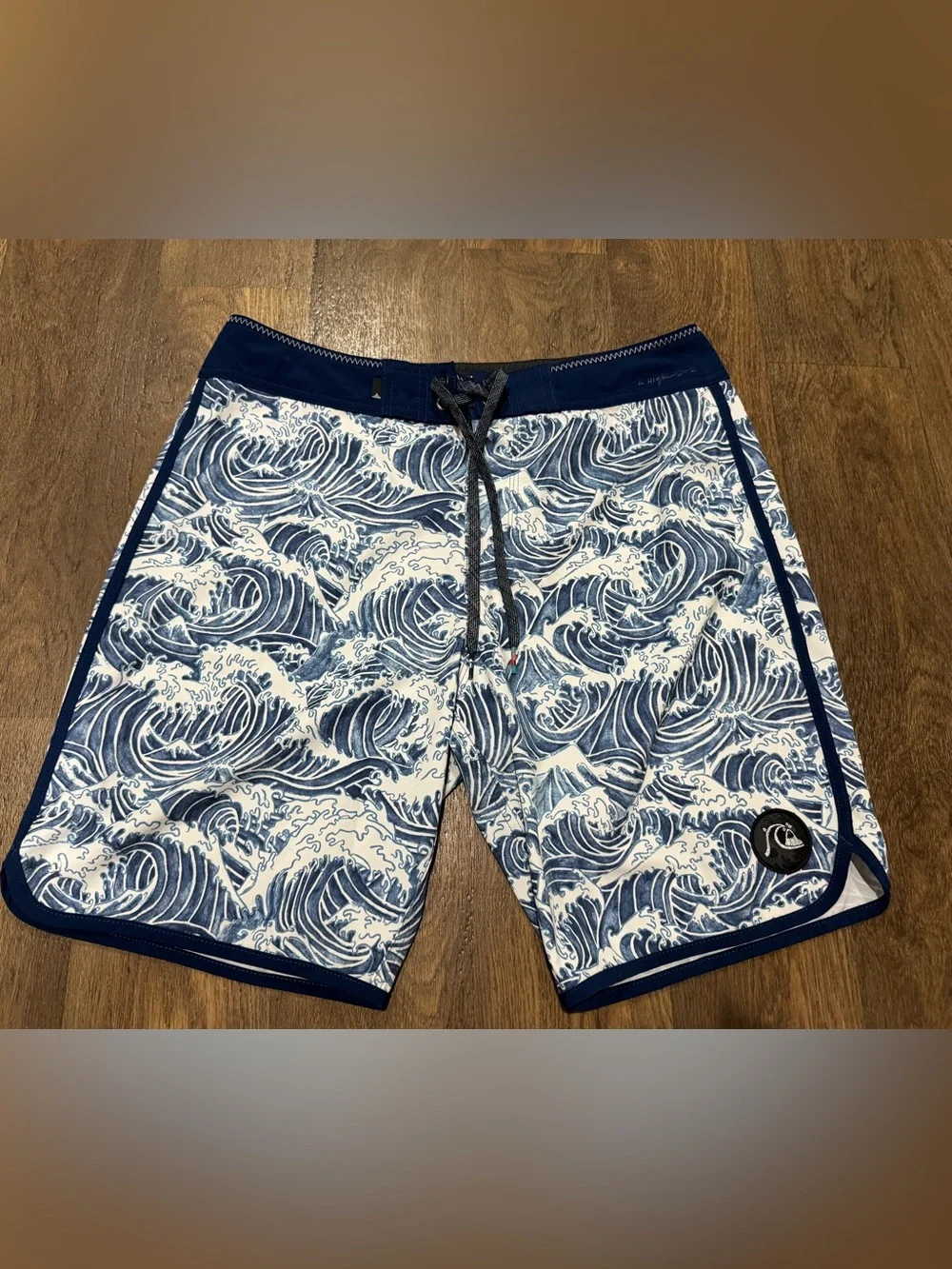 Quiksilver Highline Boarding Shorts Men's Size 32 Navy and White Swimwear Wave